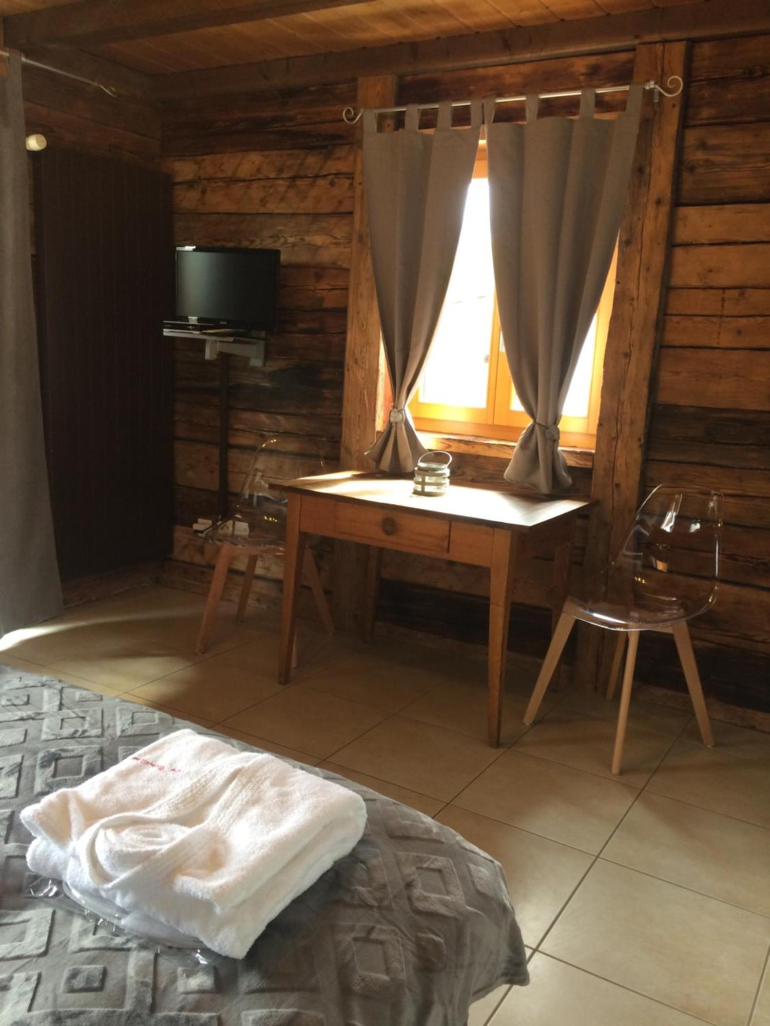 Les Chambres Et Roulottes Des Noisetiers Leysin Kültér fotó
